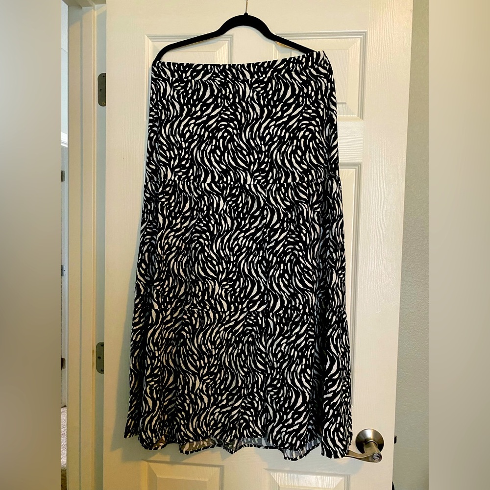 Black and Cream Skirt Size L